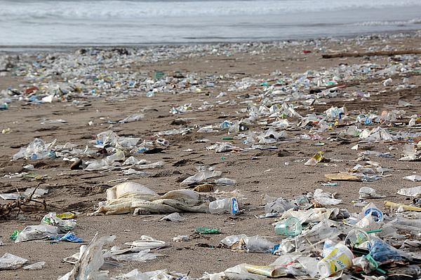 Acuerdo para crear un tratado mundial obligatorio para frenar la basura de plástico